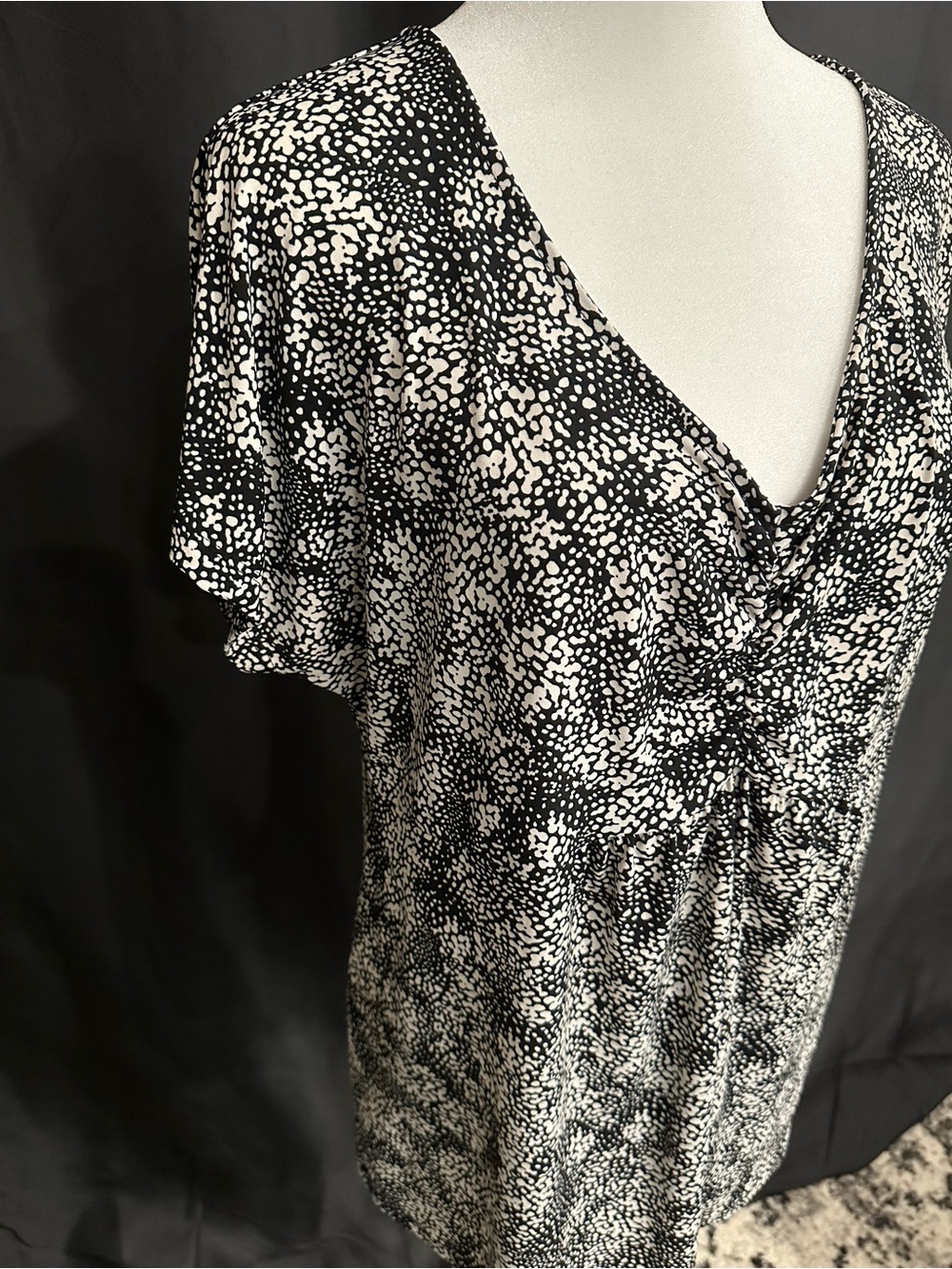 George Black & White V-Neck Printed Blouse - Picture 2 of 6